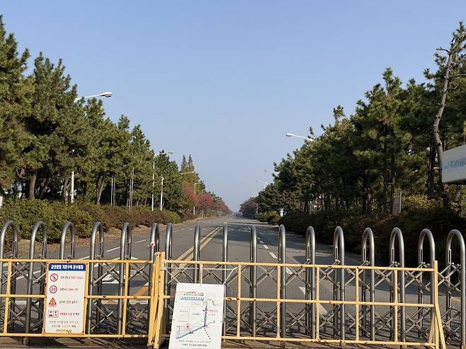 지난 5일 한국GM 군산공장이었던 명신 공장은 정문이 폐쇄되고 내부에 인기척을 느낄 수 없었다.