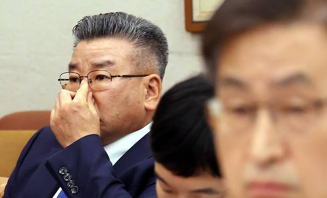 유병호 감사위원이 지난달 16일 서울 여의도 국회에서 열린 감사원 등에 대한 법제사법위원회 국정감사에 참석해 있다. 김경호 선임기자 jijae@hani.co.kr