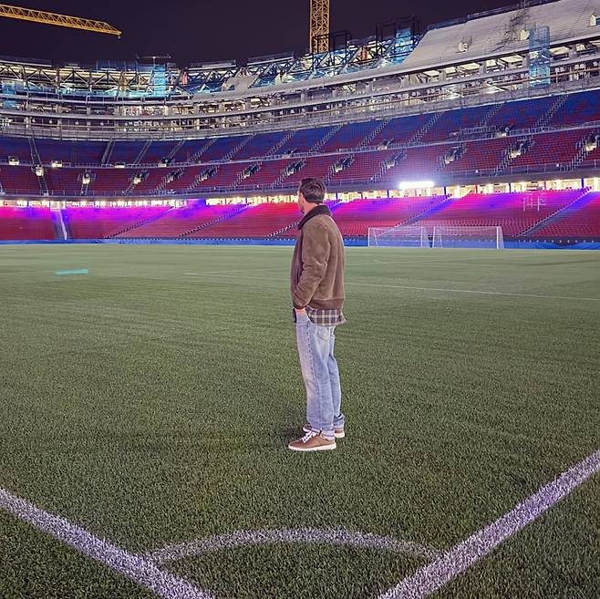 10일 스포티파이 캄 노우를 깜짝 방문한 사진을 게시한 메시. 사진=메시 SNS