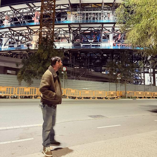 10일 스포티파이 캄 노우를 깜짝 방문한 사진을 게시한 메시. 사진=메시 SNS