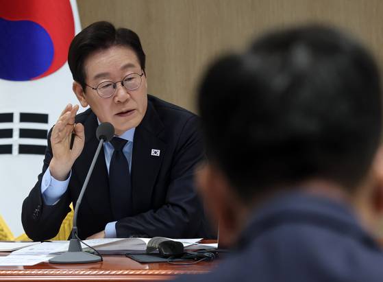 이재명 대통령이 11일 오전 서울 용산 대통령실에서 열린 제49회 국무회의에서 발언을 하고 있다. 대통령실사진기자단