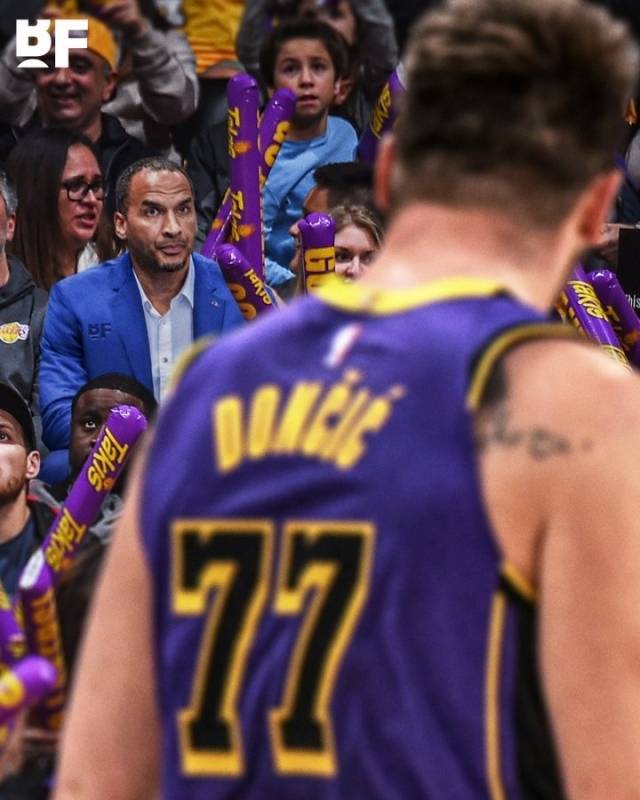 NBA 인사이더 마크 스타인은 “댈러스 내부 최상위층에서는 해리슨 해고에 대한 필요성이 불가피하다고 느끼는 상황이다”라고 이야기했다. ‘ESPN’의 팀 맥마흔은 “댈러스는 지금 좋을 게 거의 없다. 현시점에서 해리슨 단장이 해고될지, 안 될지에 대한 건 문제도 아니다. 지금은 그가 언제 해고되는지가 문제다. 정말, 정말 강력하게 올 시즌 중간쯤 해고될 가능성이 크다”고 말했다. 사진=바스켓볼 포에버 SNS