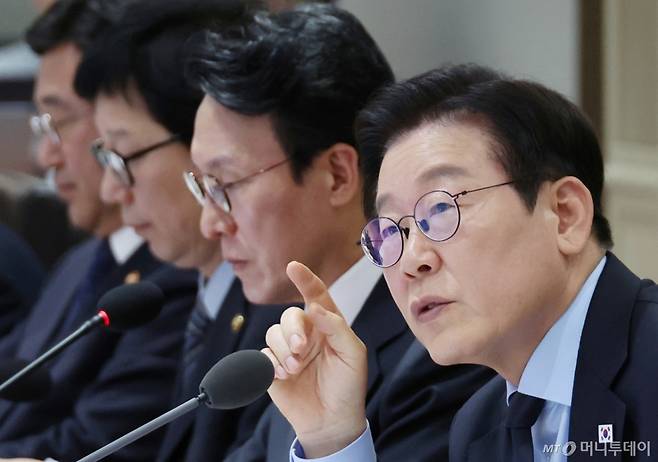 [서울=뉴시스] 최동준 기자 = 이재명 대통령이 11일 서울 용산 대통령실 청사에서 열린 국무회의에서 발언하고 있다. (대통령실통신사진기자단) 2025.11.11. photocdj@newsis.com /사진=