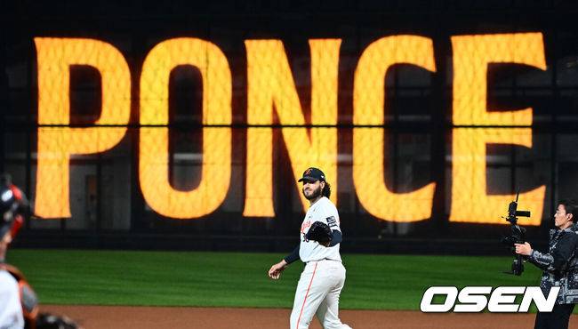 [OSEN=대전, 지형준 기자] 경기에 앞서 한화 폰세가 마운드에 오르고 있다. 2025.10.24 /jpnews@osen.co.kr