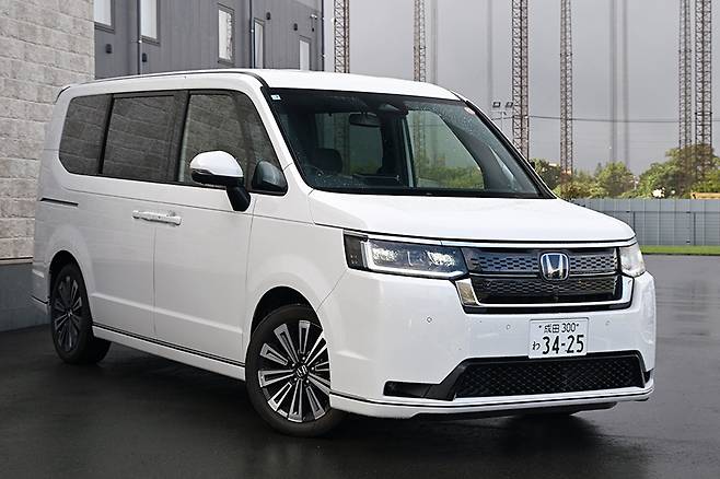혼다 스텝왜건 스파다 프리미엄 라인. 사진: 김학수 기자
