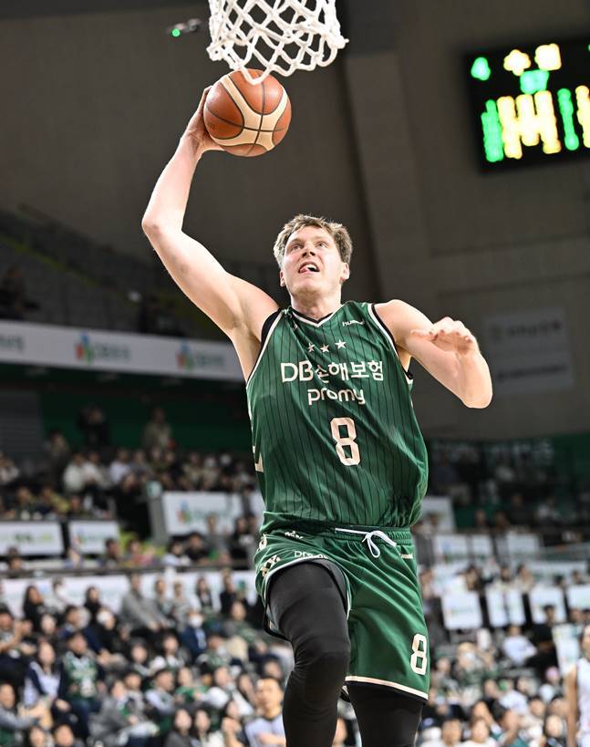 앨런슨이 덩크를 시도하고 있다. /사진=KBL 제공