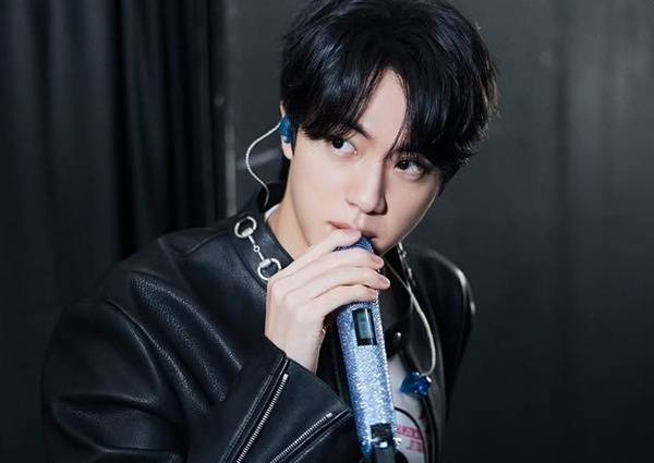 구찌 커스텀 의상을 입은 방탄소년단 진/사진 =진 인스타그램