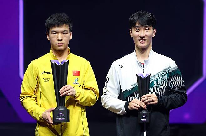 WTT 챔피언스 인천 남자단식 준우승자 이상수(오른쪽)  [ITTF 홈피 제공. 재판매 및 DB 금지]