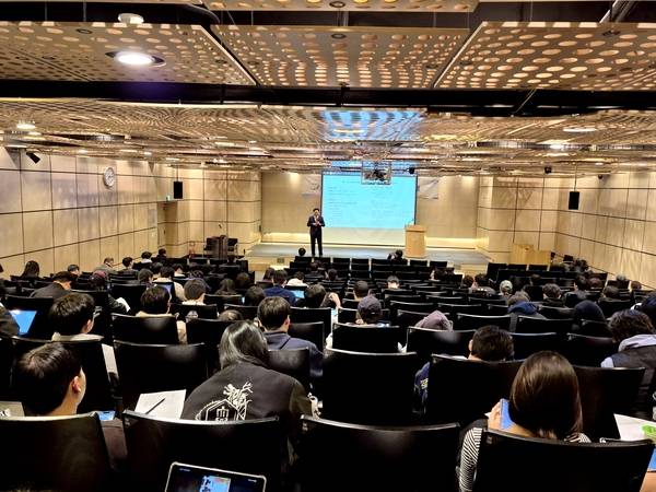 원유철 전 미래한국당 대표가 국민대학교 정치대학원에서 ‘한국정치의 개혁과제’를 주제로 특강하고 있다. /원유철 전 대표 측 제공