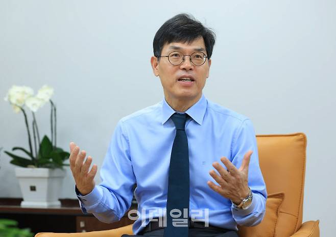 [이데일리 노진환 기자] 안철경 보험연구원장이 12일 서울 영등포구 여의도동 보험연구원에서 이데일리와 인터뷰를 하고 있다.