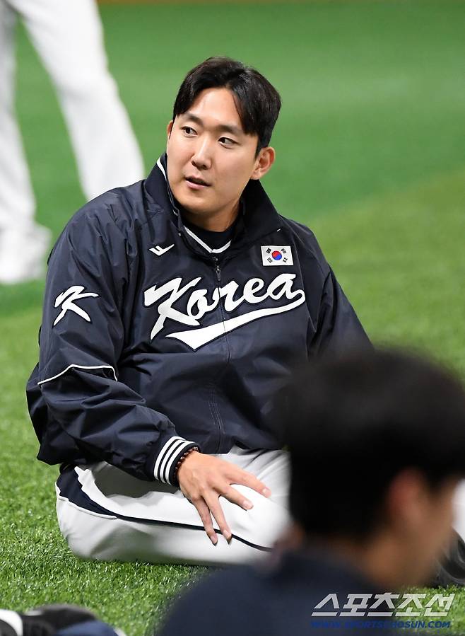 대한민국 야구대표팀이 5일 고척스카이돔에서 훈련을 가졌다. 손주영이 몸을 풀고 있다. 고척=박재만 기자 pjm@sportschosun.com/2025.11.05/
