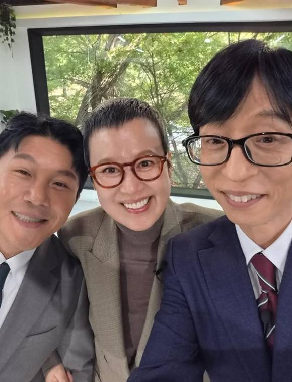 코미디언 조세호 박미선 유재석(왼쪽부터)의 모습이 담긴 사진을 박미선이 12일 개인 소셜 미디어에 게재했다. 그는 12일 저녁 8시 45분 방송하는 '유 퀴즈 온더 블럭' 318회에 게스트로 출연한다.