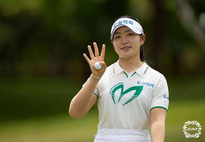 2025시즌 위믹스 포인트 1위를 차지하며 대상의 영예를 안게 된 유현조. KLPGA 제공