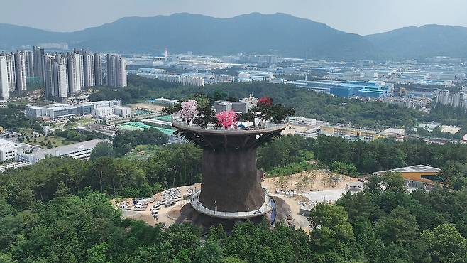 경남 창원시 성산구 대상공원에 세워진 ‘빅트리’ 전경. 창원시 제공