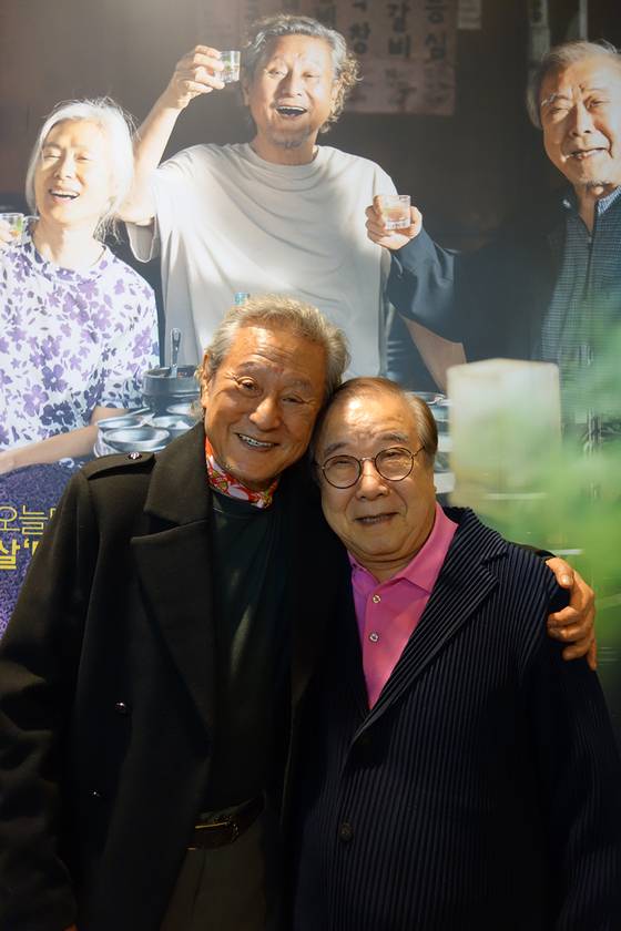 박근형(왼쪽)과 장용, 80대의 두 배우는 “영화가 우리들의 얘기이기 때문에 출연을 결정했다”고 말했다. 정현목 기자