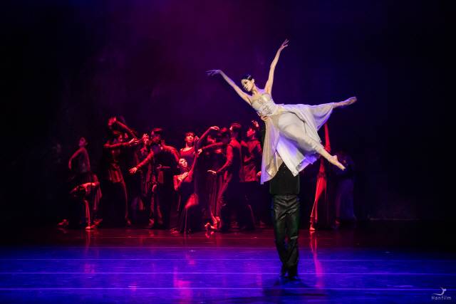 ▲ 춘천 전투 학도병들의 이야기를 발레로 풀어낸 박기현발레단의 공연 ‘그해 6월, 이름 없는 별이 되어’가 10일 춘천문화예술회관에서 열렸다.