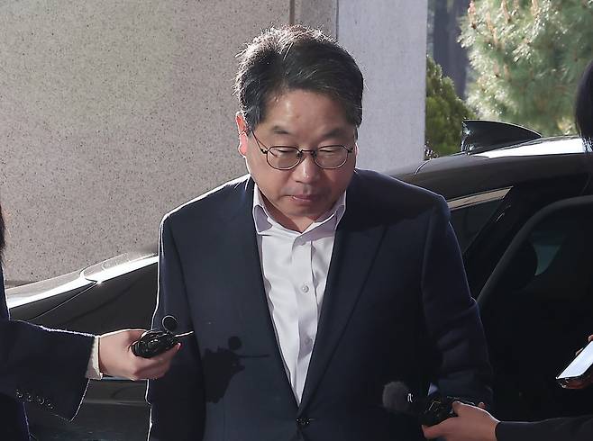 '대장동 항소 포기'로 검찰 내부에서 사퇴 압박을 받고 있는 노만석 검찰총장 직무대행이 12일 서울 서초구 대검찰청으로 출근하고 있다. 사진=뉴스1