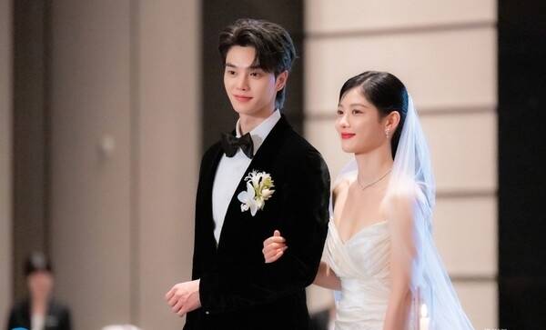 "My Demon," starring Song Kang (left) and Kim You-jung (SBS)