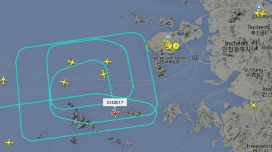 An airplane with flight number CES2017 is seen circling above Incheon International Airport on Nov. 15, 2018, a day the College Scholastic Ability Test (CSAT) was held. [SCREEN CAPTURE]