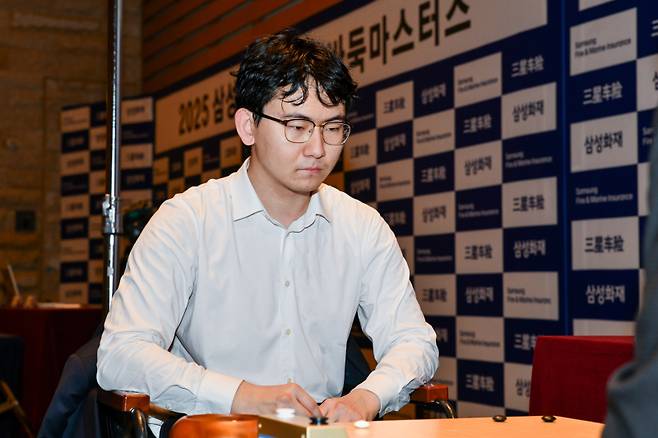 이창호 9단에 이어 역대 두 번째로 삼성화재배 3년 연속 우승에 도전하는 ‘디펜딩 챔피언’ 딩하오 9단. 한국기원 제공