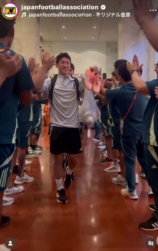 ▲&nbsp;U-17 카타르 월드컵에서 같은 숙소에 묵고 있는 일본 대표팀과 멕시코 대표팀의 만남이 화제를 모았다. 두 번째 경기에서 멕시코가 코트디부아르를 1-0으로 꺾고 호텔로 돌아오자 일본 선수들이 박수를 쳤다. 일본이 포르투갈을 꺾자 멕시코도 같은 방식으로 축하했다. ⓒ 일본축구협회