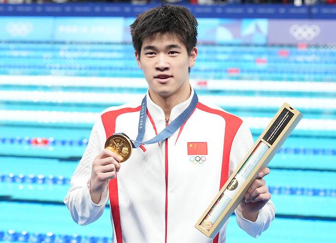 ▲ 판잔러(중국·19)는 2024 파리 올림픽 수영 남자 자유형 100m에서 46초40으로 가장 먼저 터치패드를 찍었다. 세계 신기록과 함께 파리 대회 100m 우승자가 됐다. 이번 대회 수영 첫 세계 신기록이다. 올림픽 남자 자유형 100m에서 아시아 선수가 금메달을 딴 것은 1932년 미야자키 야스지(일본) 이후 무려 92년 만이다. ⓒ연합뉴스