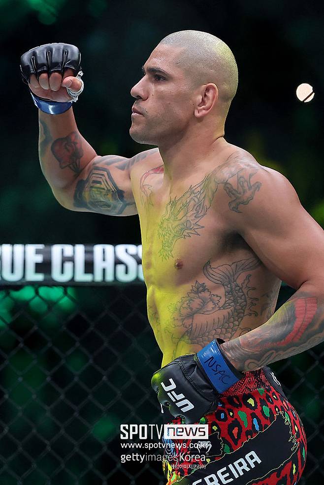 ▲ 알렉스 페레이라는 UFC 320에서 마고메드 안칼라예프를 꺾고 UFC 라이트헤비급 타이틀을 되찾았다.