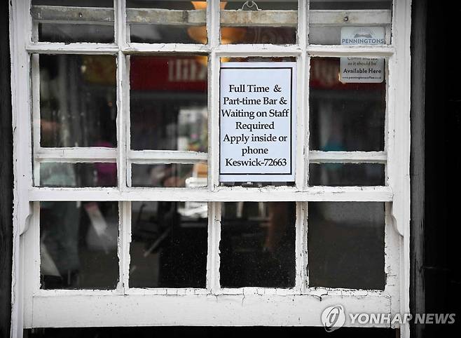 영국 한 상점 채용 공고 [AFP 연합뉴스 자료사진 재판매 및 DB 금지]