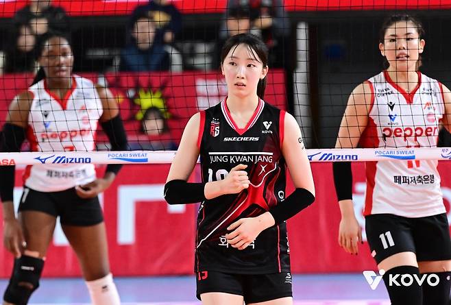 정관장의 주전 세터로 발돋움한 최서현(중앙) [한국배구연맹 제공. 재판매 및 DB 금지]
