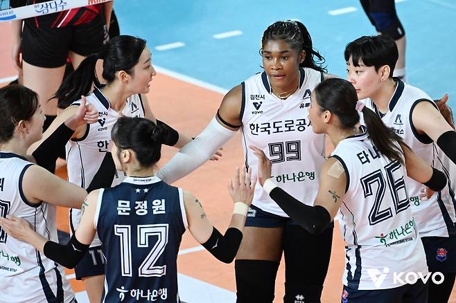 득점 후 기뻐하는 한국도로공사 선수들 [한국배구연맹 제공. 재판매 및 DB 금지]
