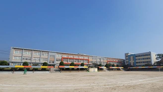 포승중학교 전경.