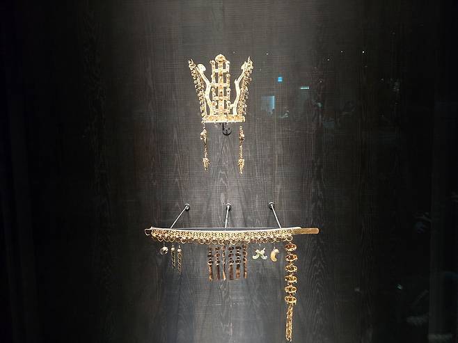 금령총금관과 금 허리띠. /황성호 기자