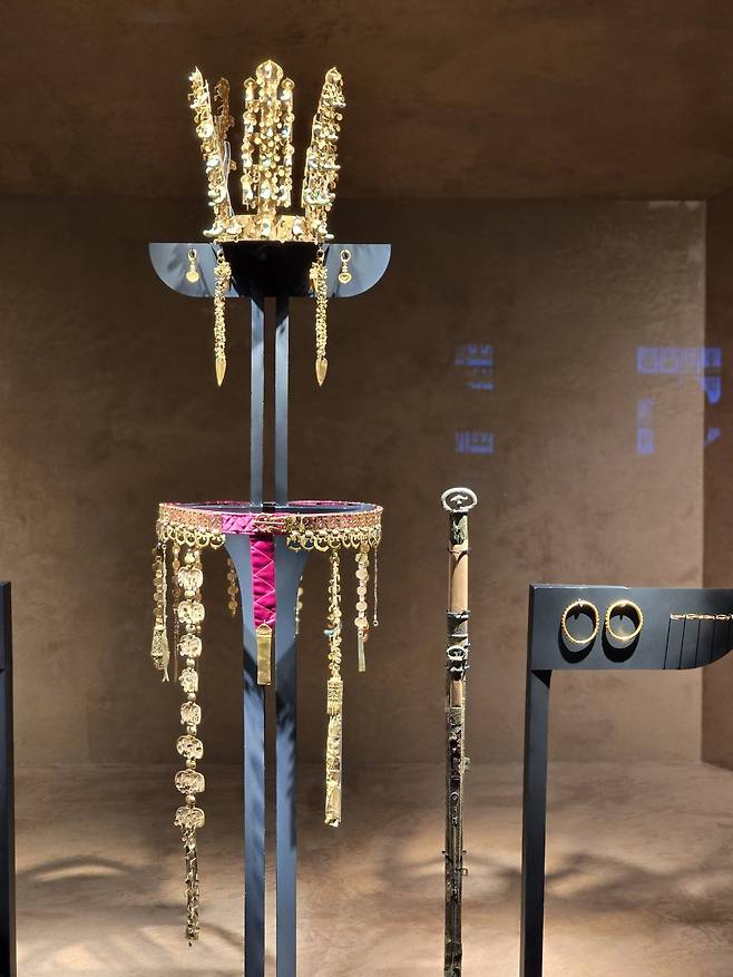 천마총 금관과 금제 장신구들. /황성호 기자