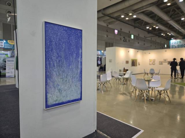 항노화바이오헬스박람회 현장에 마련된 ‘시간을 마시는 치유-안티에이징 아트’ 부스.