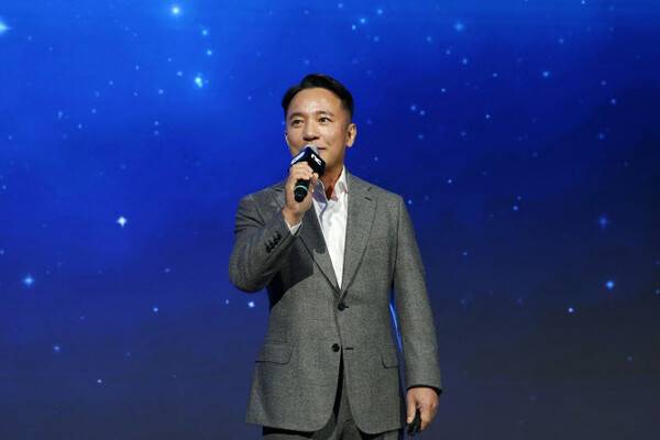 13일 부산 벡스코에서 열린 지스타를 찾은 김택진 엔씨 대표가 오프닝 세션에서 연설하고 있다. (사진=엔씨소프트)