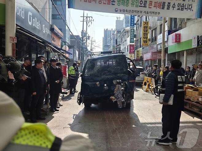 13일 오전 10시 55분쯤 경기 부천 오정구 원종동 제일시장에서 A 씨가 몰던 1톤 트럭이 돌진하는 사고가 발생했다. (경기 부천소방서 제공. 재판매 및 DB금지) 2025.11.13/뉴스1