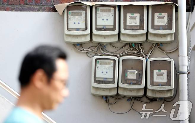 16일 인천 시내 주택가 전기계량기의 모습. 2025.10.16/뉴스1 ⓒ News1 이호윤 기자