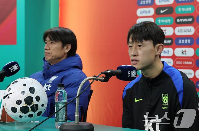 축구 국가대표팀 이재성이 13일 대전 유성구 대전월드컵경기장에서 볼리비아 국가대표팀과 친선경기에 앞서 기자회견을 하고 있다. 대한민국 축구 국가대표팀과 볼리비아의 친선경기는 14일 오후 8시 대전월드컵경기장에서 열린다. 2025.11.13/뉴스1 ⓒ News1 김기태 기자