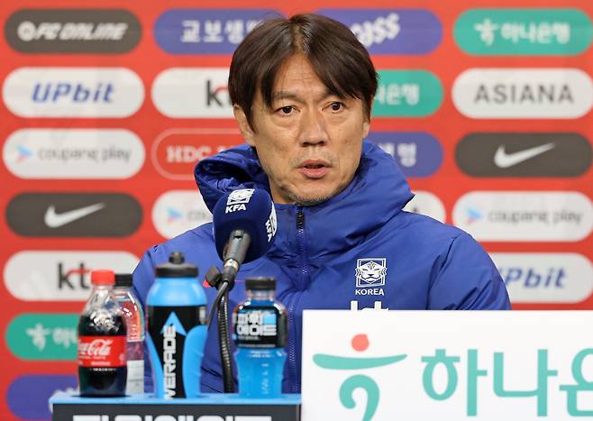 홍명보 감독 기자회견

    (대전=연합뉴스) 김준범 기자 = 축구 국가대표팀 홍명보 감독이 볼리비아와의 A매치를 하루 앞둔 13일 오후 대전월드컵경기장에서 기자회견을 하고 있다. 2025.11.13

    psykims@yna.co.kr

(끝)





<저작권자(c) 연합뉴스, 무단 전재-재배포, AI 학습 및 활용 금지>