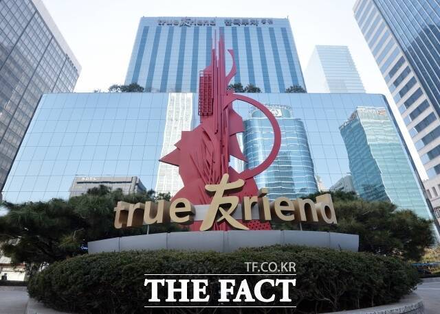 미래에셋증권과 한국투자증권이 종합투자계좌(IMA) 공동 1호'로 지정될 가능성이 커진 가운데, 한국투자증권의 적격성을 두고 잡음이 빚어지고 있다. /한국투자증권