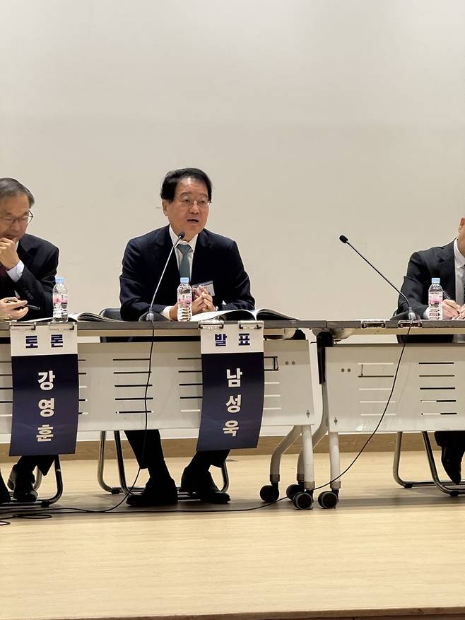 13일 국회 의원회관에서 열린 '변화하는 국제정세에 따른 한미조선해양협력' 세미나에서 남성욱 고려대학교 통일외교학부 교수가 발언하고 있다. 사진=강구귀 기자