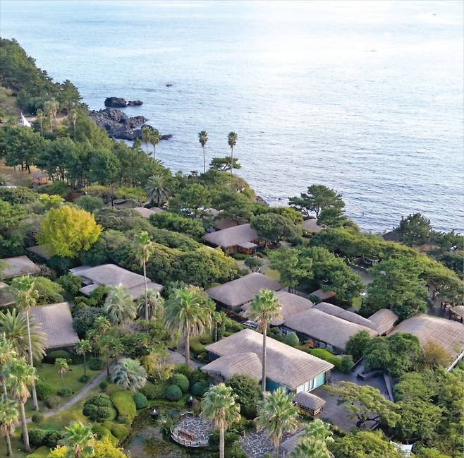 150년 전 해녀들이 살던 ‘베릿내 마을’을 그대로 보존하며 지은 제주 씨에스 호텔&리조트의 전경. 제주 씨에스 호텔&리조트 제공