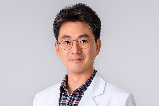 울산대 의대 예방의학과 강동윤 교수. 울산대병원 홈페이지 갈무리