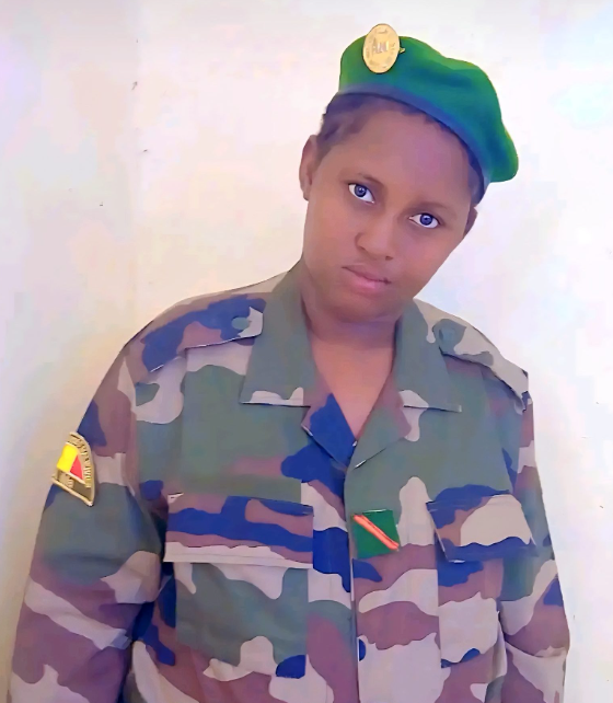 아프리카 말리에서 유명 인플루언서 마리암 시세가 이슬람 급진세력 연계 지하디스트 조직에 의해 군중 앞에서 총살됐다. 사진은 평소 정부군을 지지하는 시세가 군복을 입고 올렸던 영상 콘텐츠 일부. SNS 갈무리