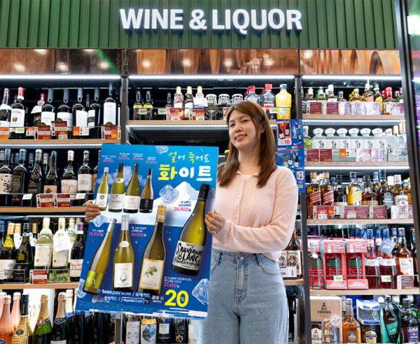 세븐일레븐의 가성비 화이트 와인 8종 프로모션. 세븐일레븐 제공