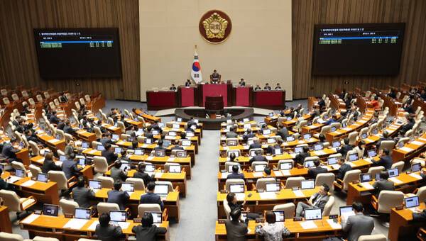 13일 국회 본회의에서 원자력안전위원회 위원(박종운, 성게용, 염학기) 추천안이 가결되고 있다. 연합뉴스