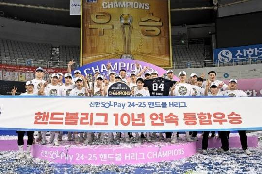 '10년 권세' 두산, 핸드볼 리그 10년 연속 우승 금자탑