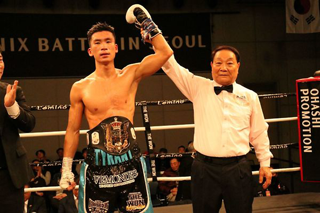 KBM 김재봉(오른쪽) 심판위원이 2025년 3월 영국 런던의 로열 앨버트 홀에서 열리는 WBC 여자 라이트급 타이틀매치 부심 3명 중 하나로 임명됐다. 개인 통산 38번째 메이저 세계챔피언전 채점이다. 사진=사단법인 한국복싱커미션