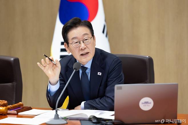 (서울=뉴스1) 허경 기자 = 이재명 대통령이 11일 서울 용산 대통령실 청사에서 열린 국무회의에서 발언하고 있다. (대통령실 제공. 재판매 및 DB 금지) 2025.11.11/뉴스1  Copyright (C) 뉴스1. All rights reserved. 무단 전재 및 재배포,  AI학습 이용 금지. /사진=(서울=뉴스1) 허경 기자