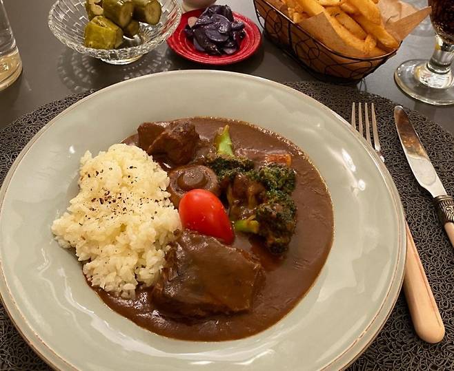 쉐멩돌의 대표 메뉴 '뵈프 부르기뇽'은 프랑스의 숙성철학을 상징하는 대표적인 와인 산지 부르고뉴 지역의 요리다. /사진=다이어리알